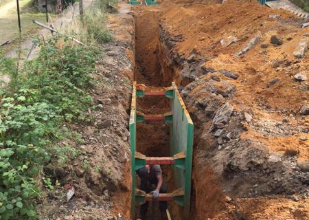 Laying domestic drainage for 2 new builds using a drag box 3m deep.